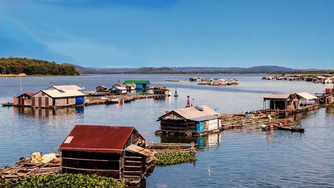 Lồng bè nuôi cá